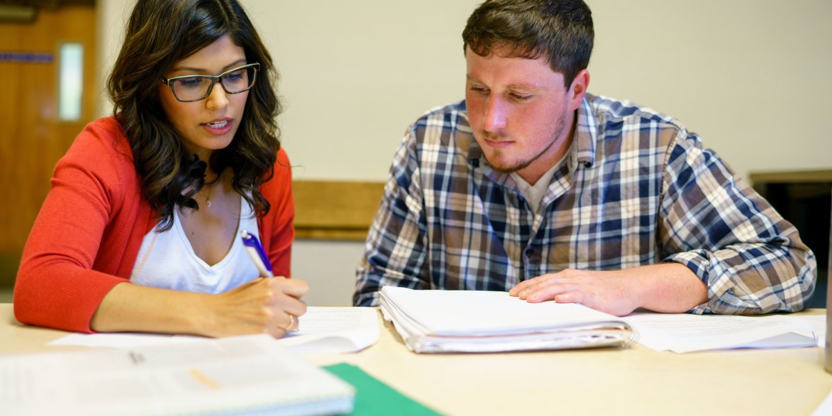 A student meets with a counselor