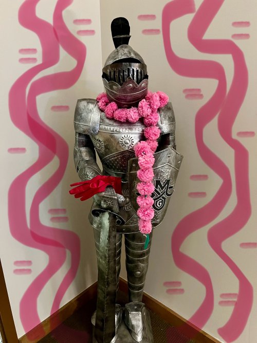 Status with a pink garland