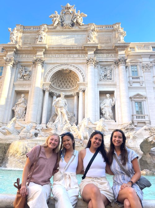 Trevi Fountain group photo