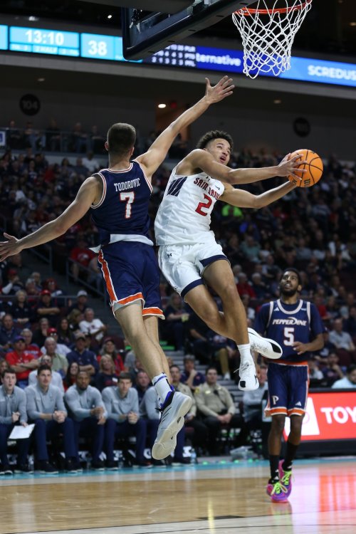 Men's basketball player Jordan Ross shoots against Pepperdine in the WCC Tournament in March 2025