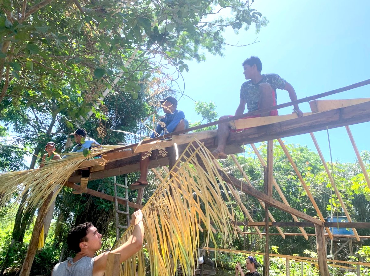 Students building a roof in Brazil rainforest