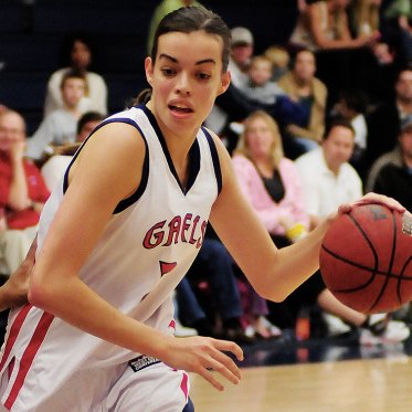 Louella Tomlinson SMC Alumni Playing Basketball
