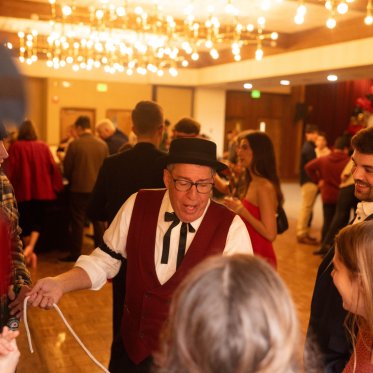 Magician, Alan Leeds showing SMC students the ropes