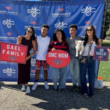 Family of 5 at Family Weekend