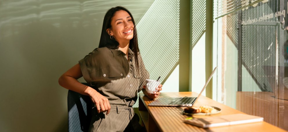 woman sitting in cafe studying for her online mba