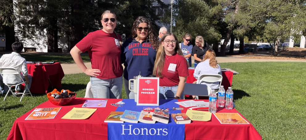 Honors students at the Honors table