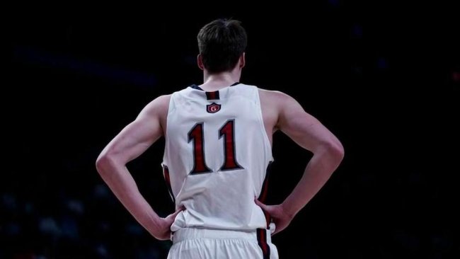 Basketball player Mitchell Saxen from behind March 17, 2023