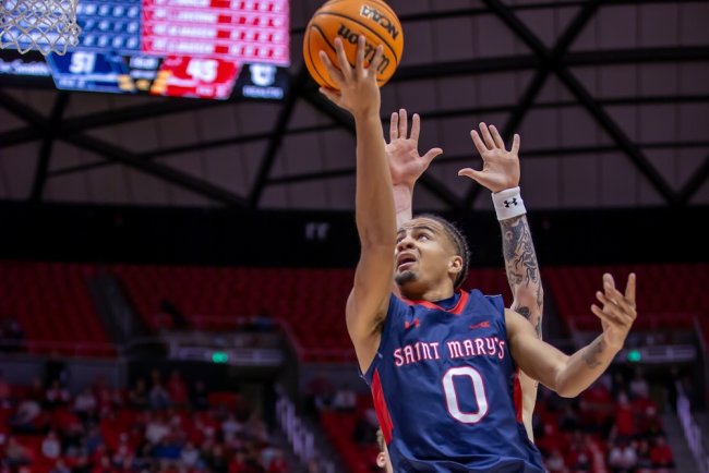 Men's Basketball player Mikey Lewis shoots vs Utah in Dec 2024