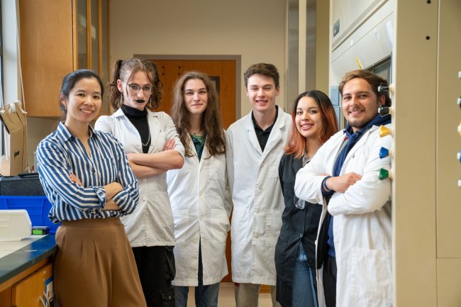 Amy Chu and her students in the lab