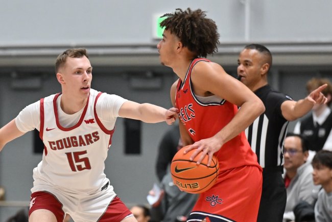 Men's Basketball player Jordan Ross looks for a shot against WSU in January 2025