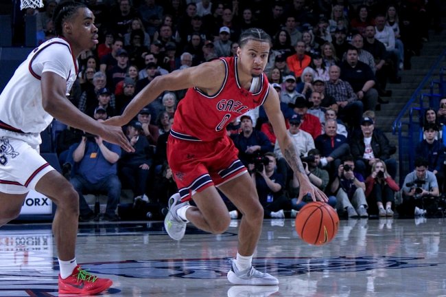 Men's Basketball player Mikey Lewis drives against Gonzaga in 2025