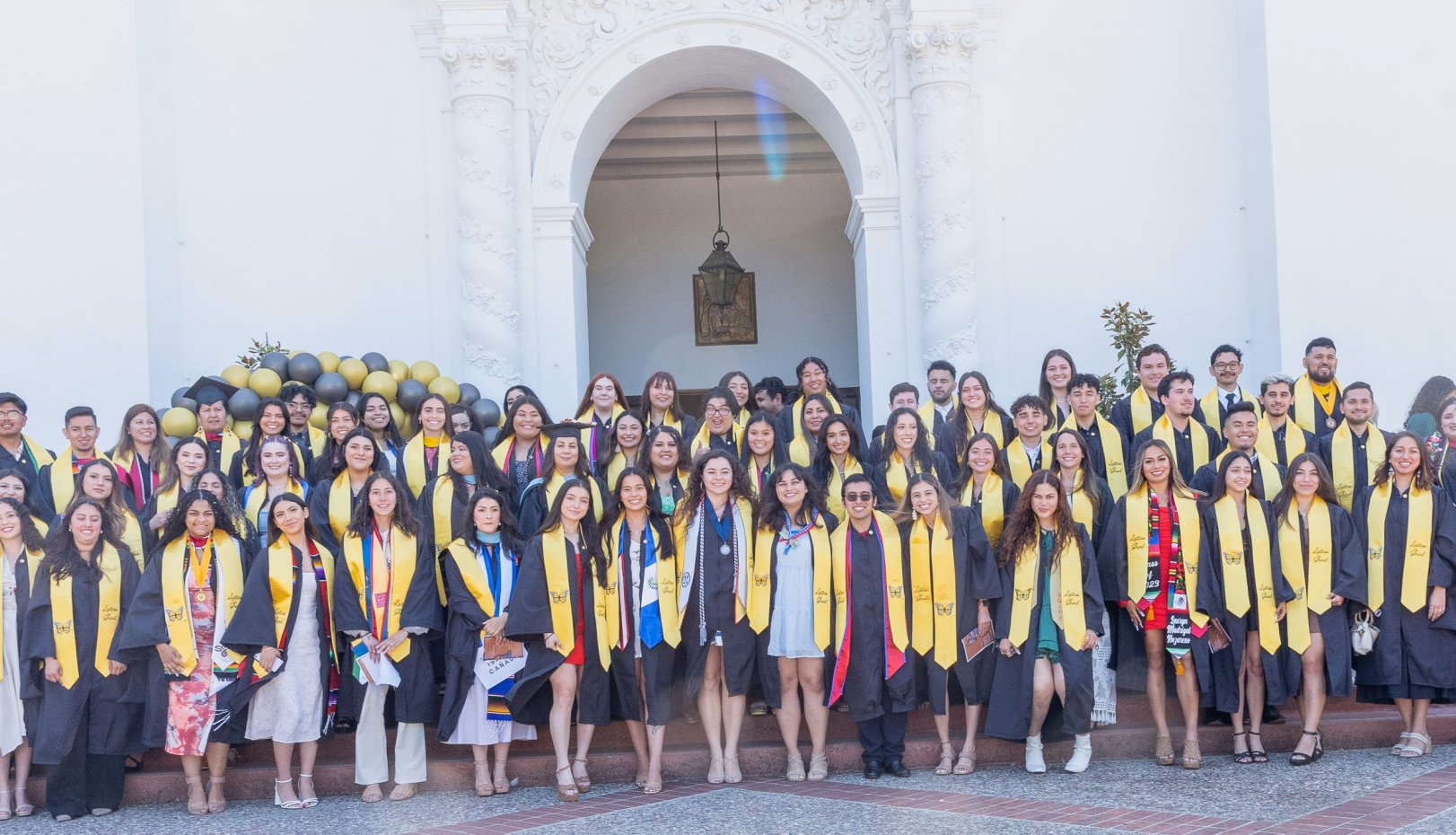 Latinx graduates '23