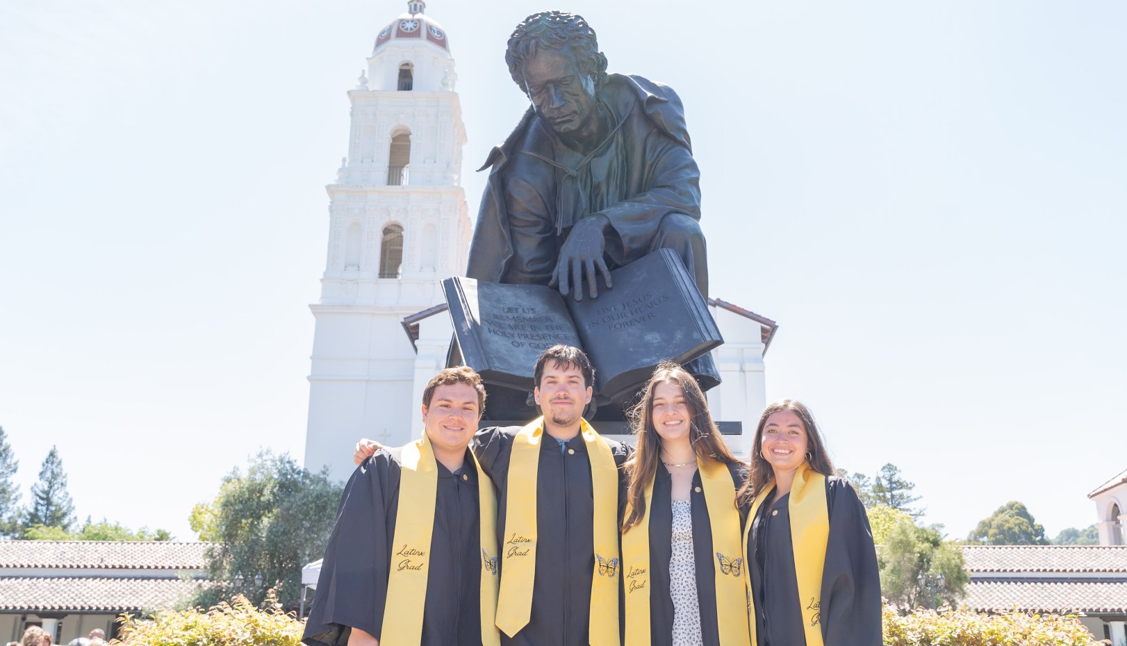 Latinx grads at statue
