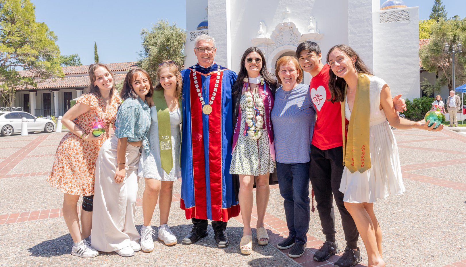Grads gather with the Plumbs