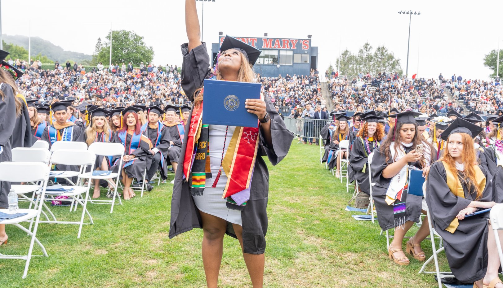 Grad pointing upward