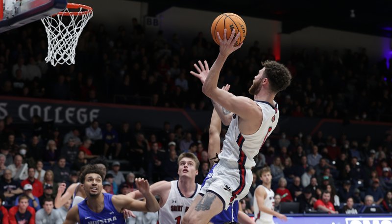 Logan Johnson Hofstra