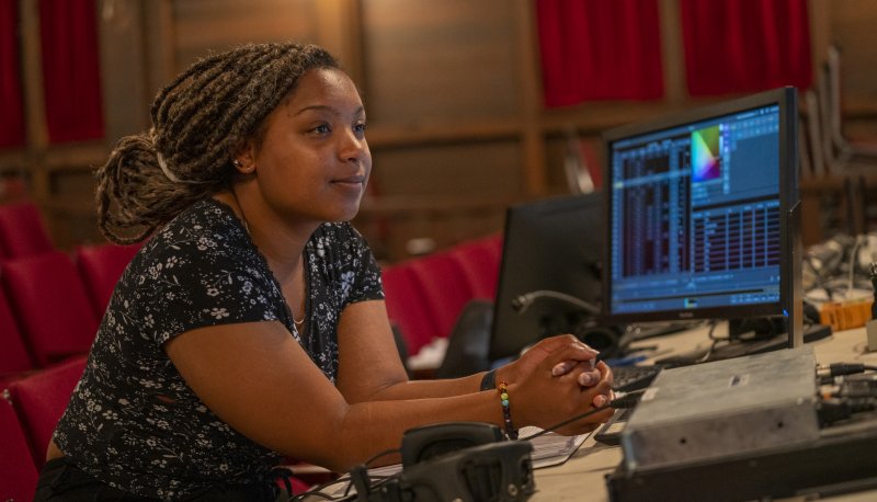 Ka'nayah Landers-Daniels '25 interning at the Berkeley Playhouse