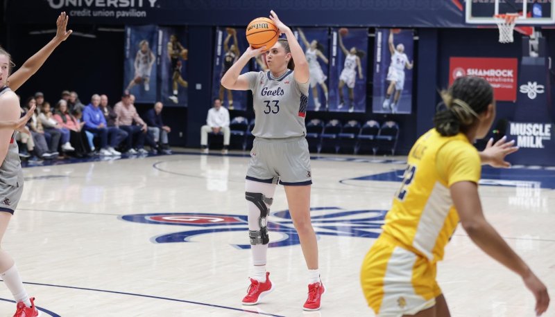 Ali Bamberger shoots against North Carolina A&amp;T on Nov. 24, 2023