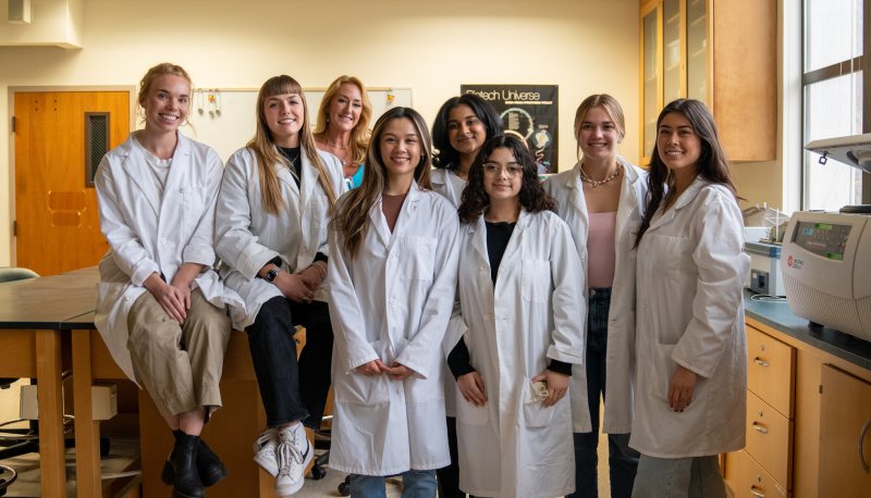 Scientist Sonya Schuh and 7 students in her lab, December 2022