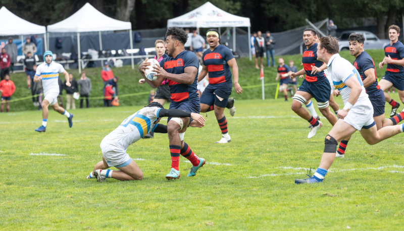 Kiapono Kayoshi carried the Rugby a ball down field.
