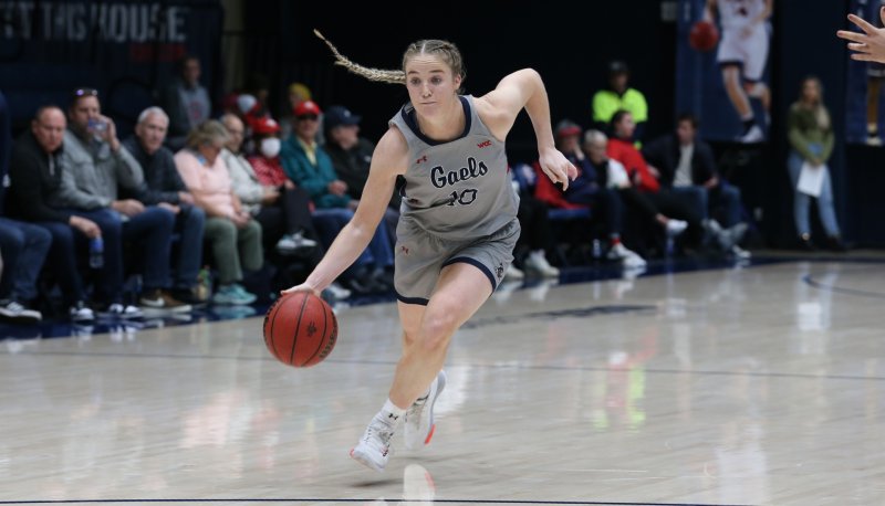 Women's basketball player Tayla Dalton drives with the ball
