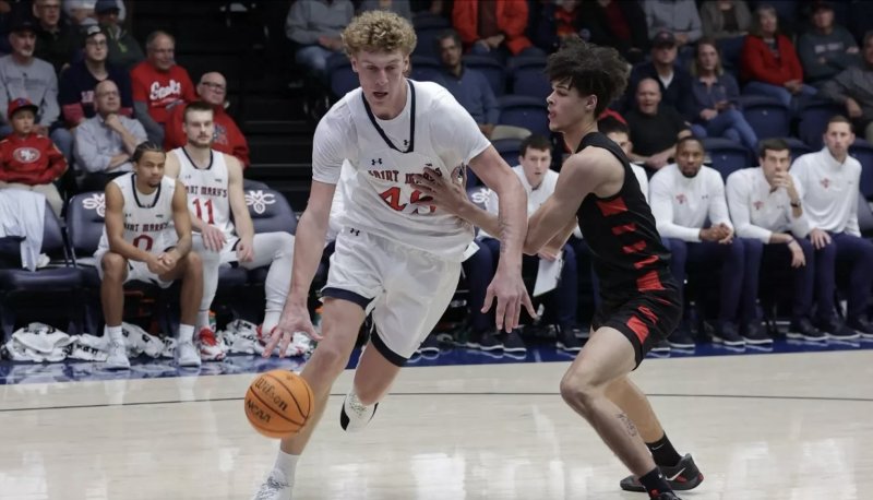 Men's Basketball player Andrew McKeever drives against Stanislaus State in his debut game on November 20, 2024