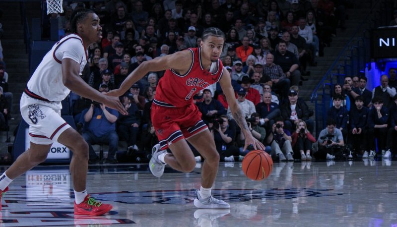 Men's basketball player Mikey Lewis drives against Gonzaga on February 22, 2025