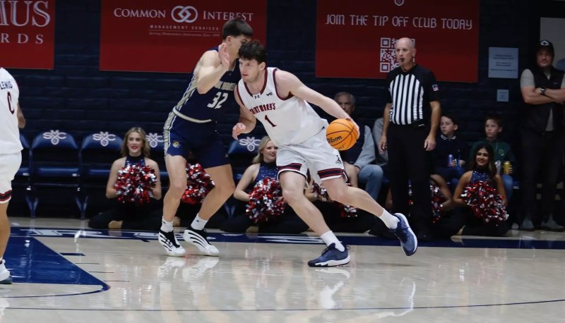 Men's basketball player Harry Wessels drives against UC Merced in November 2025