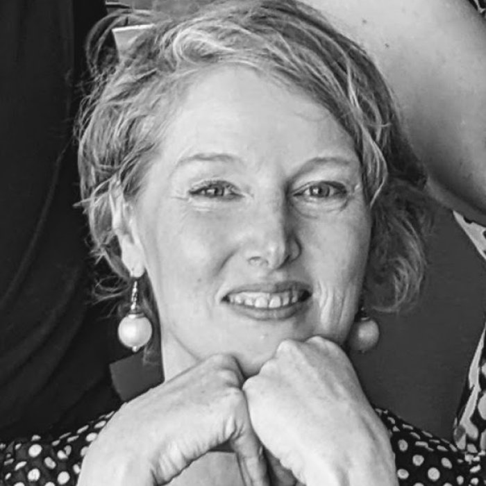 Headshot black and white photo of Prof. Lisa Manter