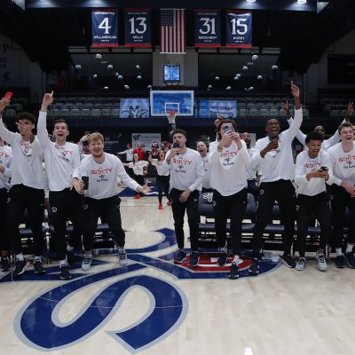 Saint Mary's Men's Basketball team cheers at 2022 NCAA Selection Sunday Watch Party