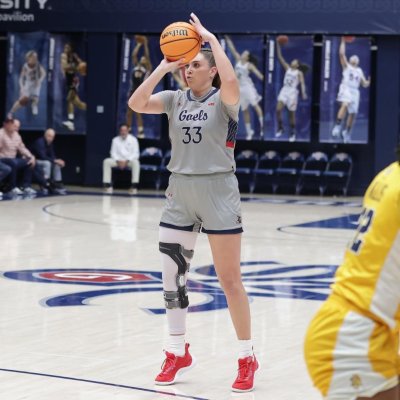 Ali Bamberger shoots against North Carolina A&amp;T on Nov. 24, 2023