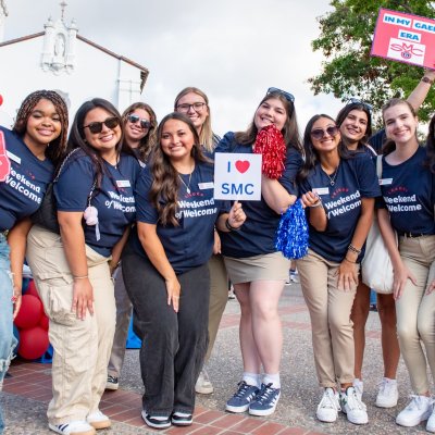 Eleven Weekend of Welcome volunteers in front of the chapel