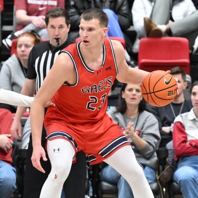 Men's Basketball Player Paulius Murauskas drives against WSU in January 2025