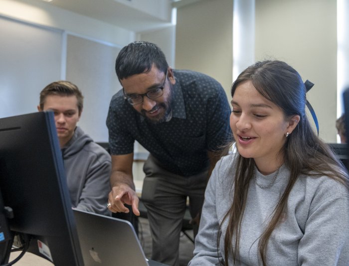 saint-marys-blockchain-minor-students