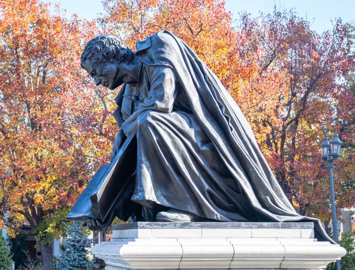 Saint Mary's College De La Salle Statue Economics Degree