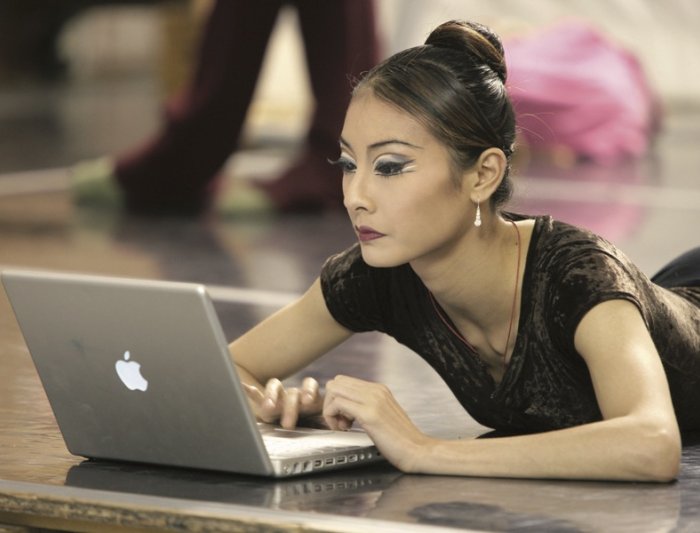 Yuan Yuan Tan studying