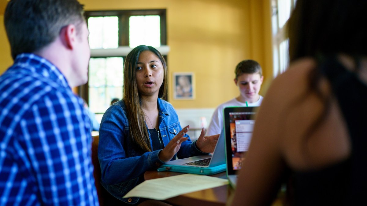 Students and a facilitator in a Writing Circle in the Writing Center.