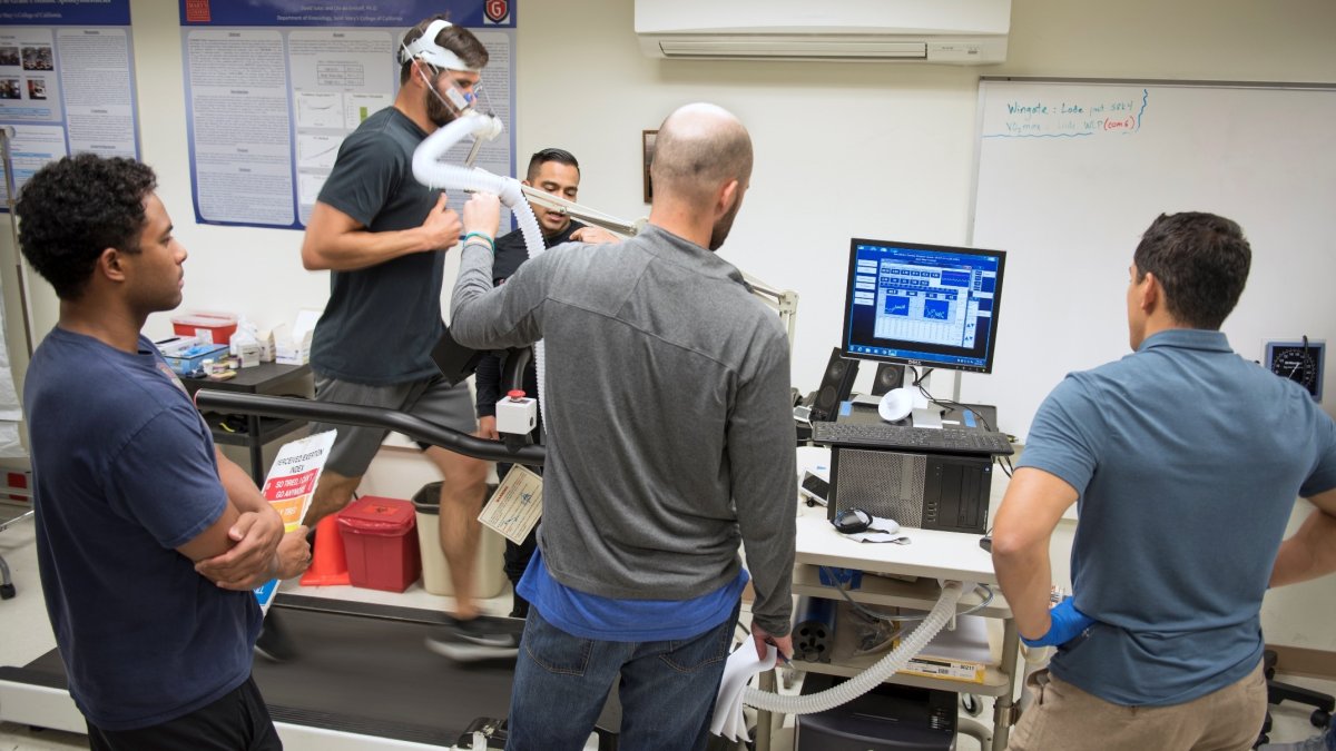 Kinesiology students in the Human Performance Lab.