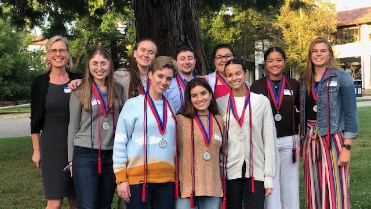 Graduates with Honors medallions
