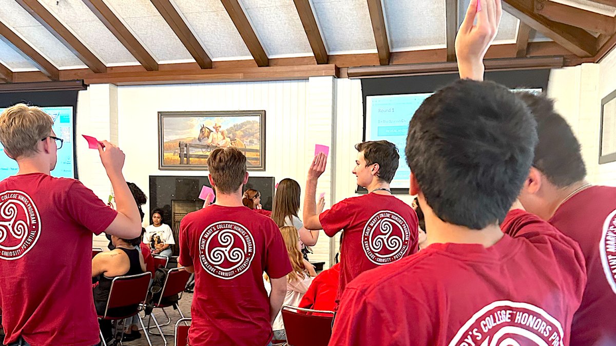 Honors Students in Claeys Lounge